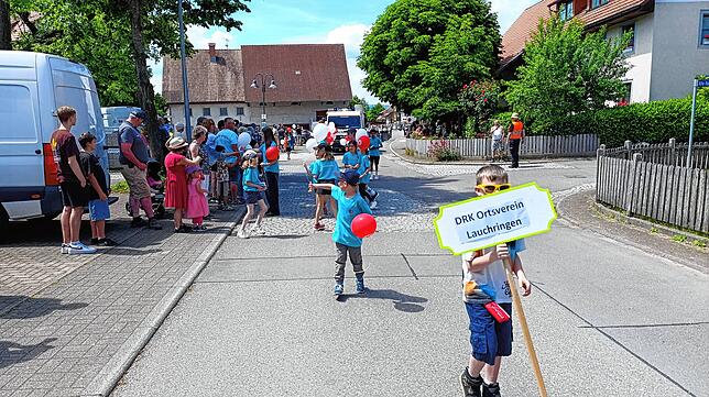 Bild 22: Festumzug am Gmeindshus Oberlauchringen – Höhepunkt des 4-tägigen Bezirksmusikfest