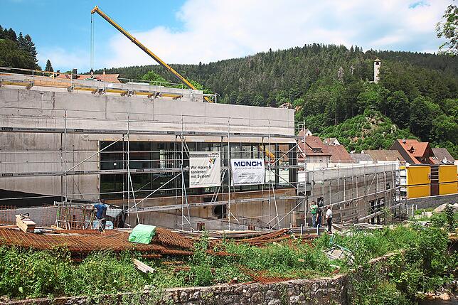 Noch wird kräftig gebaut: Nach Fertigstellung werden im neuen Edeka-Gebäude 1400 Quadratmeter Verkaufsfläche zur Verfügung stehen.