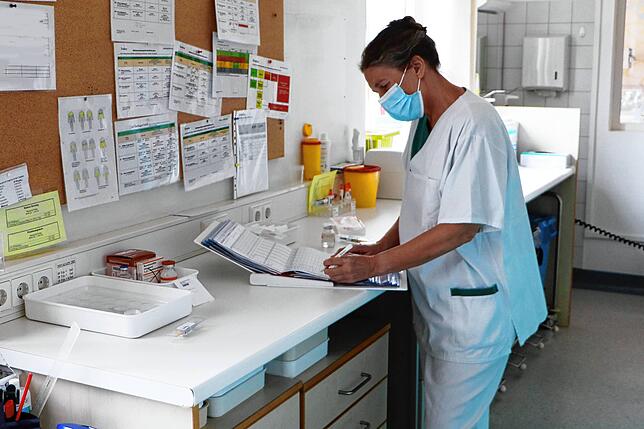 Christine B. (55) macht derzeit eine Ausbildung beim Helios-Spital in Überlingen.