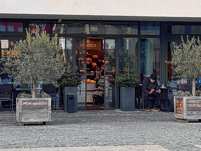 Am Herz-Jesu-Platz gibt es auch am Heiligabend und Silvester frisches Gebäck.