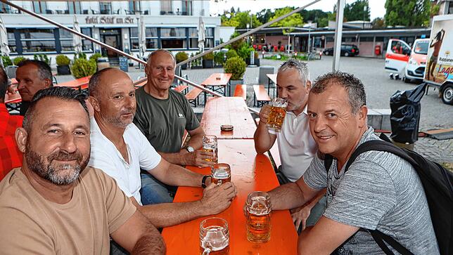 Bild 5: Endlich wieder Hafenfest! Trotz Wetterumschwung ist die Stimmung am ersten Tag hervorragend