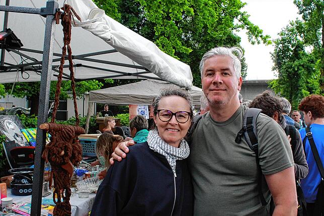 Sie sind für den Markt extra aus Frankreich angereist: Cecile Razir und Ishak Bousholei genießen die Atmosphäre am Seerhein