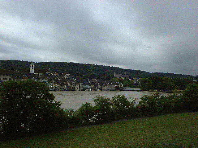 Bild 9: Als vor 20 Jahren der Rhein durch das Hotel Schiff floss: Spektakuläre Fotos vom Hochwasser in Rheinfelden