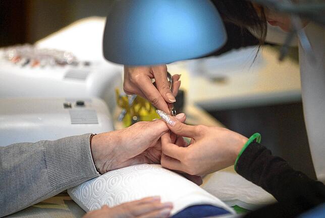 Am Amtsgericht Waldshut-Tiengen war eine Nagelstudio-Betreiberin wegen der Einschleusung von Ausländern angeklagt. (Symbolbild)