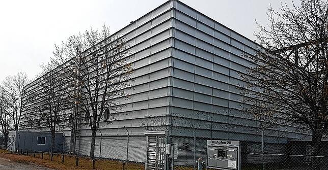 Der frühere Intersky-Hangar von außen.