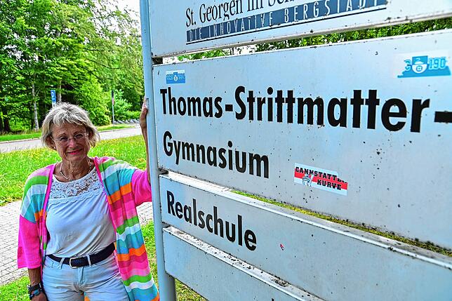 Christiane King, Rektorin des St. Georgener Thomas-Strittmatter-Gymnasiums, posiert vor einem Jahr kurz vor Ihrer Ernennung zur ...