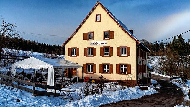 Abseits von VS-Villingen, aber auch von Unterkirnach: Das Gasthaus &bdquo;Breitbrunnen&ldquo; liegt idyllisch und abgelegen, im ...