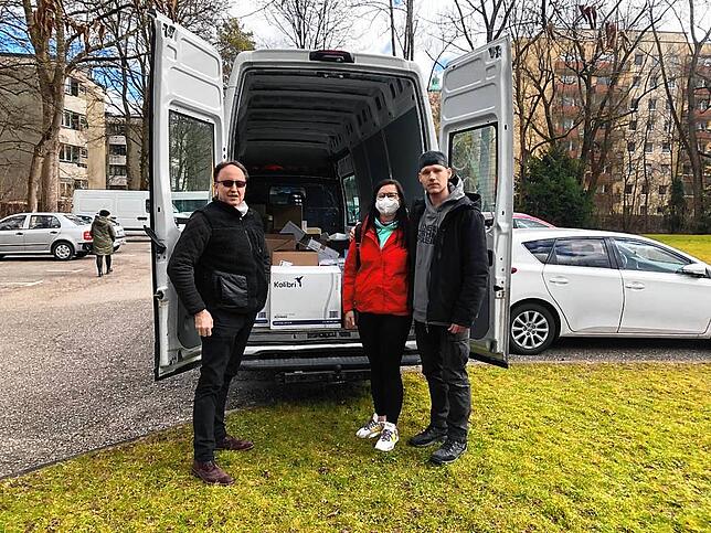Zwei Sprinter vor allem mit Medikamenten und OP-Material brachten Hans-Walter Vollert und das Ehepaar aus der Ukraine am Samstag nach ...