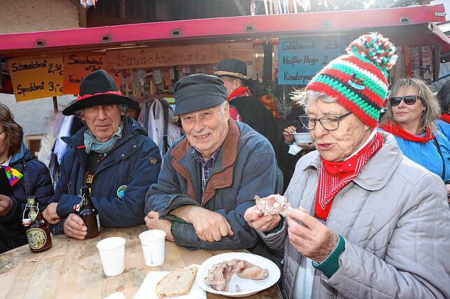 Bild 5: Zahlreiche Fasnachtsbegeisterte schauten beim Johrmarkt in Freudental vorbei!