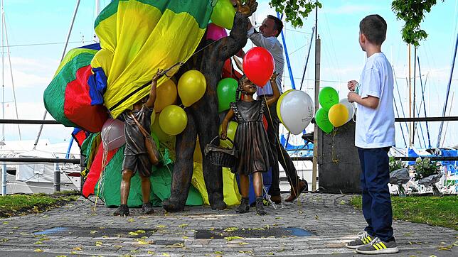 Bild 13: Figurengruppe zum Seehasenjubiläum enthüllt – Die besten Bilder!