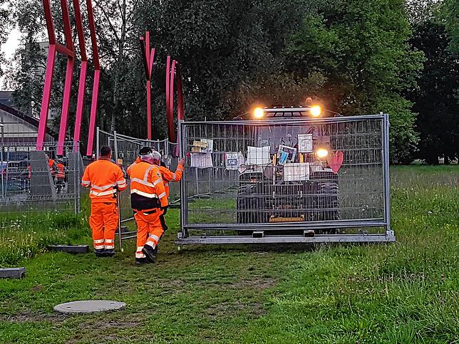 An der Deutsch-Schweizer Grenze – hier an der Kunstgrenze zwischen Konstanz und Kreuzlingen – werden die Grenzzäune wieder ...