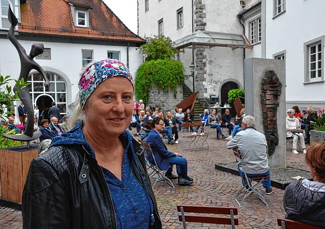 Waltraud Späth aus Friedrichshafen gehört zu den ausstellenden Bildhauern.