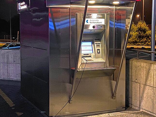 In der Nacht auf den 1. Oktober versuchten Unbekannte den Bankomaten in Rothrist aufzusprengen.