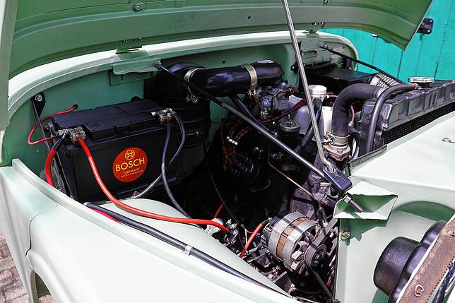 Der Motor des Jeeps, Baujahr 1970, ist auch heute noch „ungeöffnet“ und original.