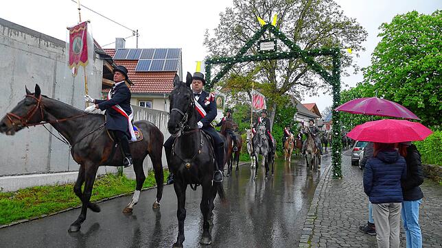 Bild 28: Bilder vom Georgiritt in Limpach im Deggenhausertal am Muttertag