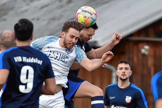 Bild 6: VfB Waldshut unterliegt dem SV Weil mit 0:7 &ndash; und wir haben Bilder!