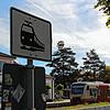 Ab hier nur Schienenfahrzeuge, zeigt dieses Schild am Stockacher Bahnhof. Ob aber wirklich auch eines kommt ist in Zeiten von ...