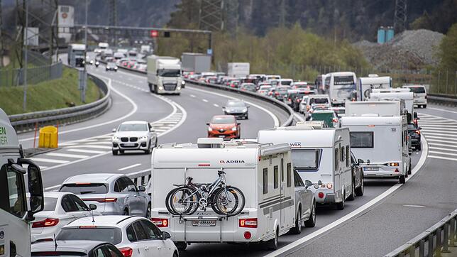 Urlauber, die nicht in der Schweiz verweilen, sollen nach dem Willen einiger Parlamentarier künftig zahlen. (Archivbild)