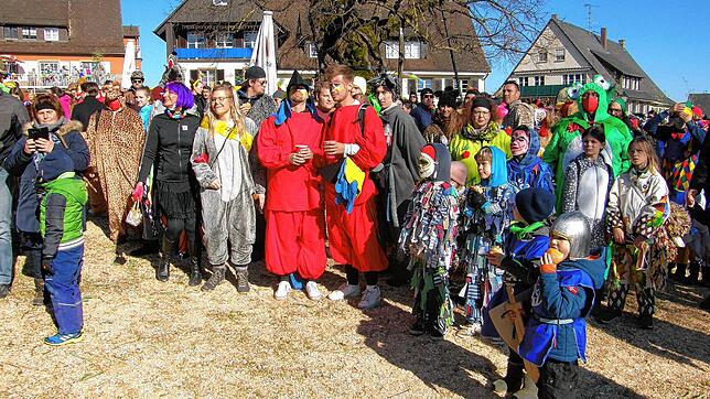 Zahlreiche große und kleine Narren feierten im Hergete-Zoo Fasnacht 2022 unter der 3G-Regel. Es waren aber weit weniger närrische ...