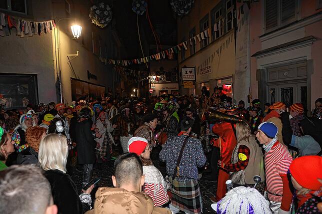 Bild 10: So glückselig wird am Rosenmontag in Konstanz weitergefeiert