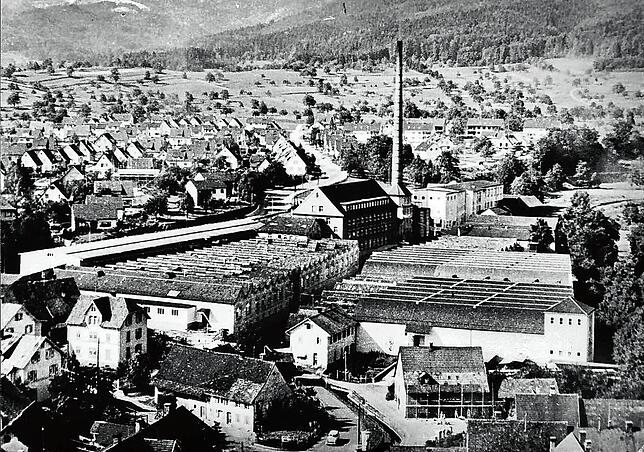 Luftbild der Wehra AG Ende der 1950er Jahre: Teppiche und Möbelstoffe waren sehr gefragt und die Nachfrage war größer als die ...