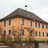 Das Rathaus von Erzingen, ein zweites steht in Grießern.