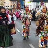Jetzt ziehen die Narren auf den Donaueschinger Straßen los. Der Kinderumzug am Schmotzige ist gestartet.