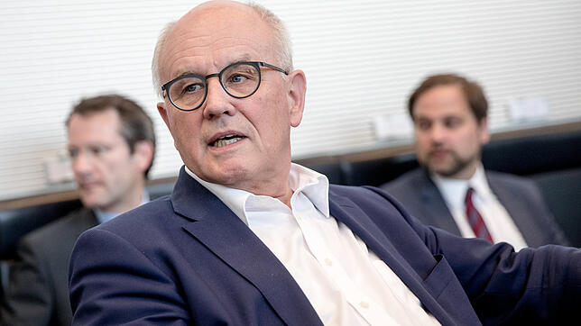 Volker Kauder (70) ist seit 1990 Mitglied des Deutschen Bundestages. Von 2005 bis 2018 war er dort Vorsitzender der CDU/CSU-Fraktion.
