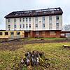 Um die alte Jugendherberge in Villingen sind Bäume und Sträucher gerodet. Wann mit dem Abriss begonnen wird, ist noch unklar.