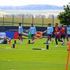 Auftakttraining: Gestern Abend absolvierten die Spanier die erste Einheit auf dem Gelände des SV Aasen. Bild: Esteban Waid