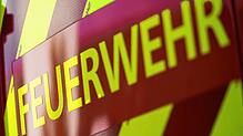 Ein Einsatzfahrzeug der Feuerwehr (Symbolbild). Bei einem Brand in Rheinfelden ist ein 39-jähriger Mann verletzt worden.