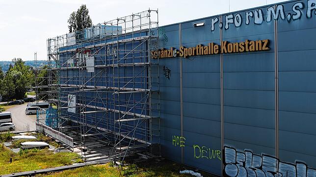 Der Umbau der Schänzlehalle im Innen- und Außenbereich läuft. Nun wird die Sportstätte zum Zankapfel.