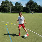 Der elfjährige Noel kickt, seitdem er laufen kann und es ist sein sechstes Fußballcamp. „Momentan spiele ich in Kressbronn und ...