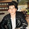 Lederjacke, Jeans und ein wenig beeindruckter Gesichtsausdruck: Jörg Kraus in den 80er-Jahren als Punk.