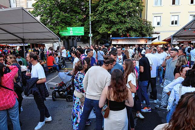 Bild 19: Mit Musik und Gaumenfreuden lockt das Konstanzer Weinfest 2025 seine Gäste