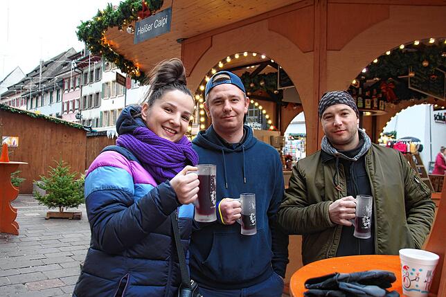 Bild 2: So schön! Besucher genießen den Waldshuter Weihnachtsmarkt