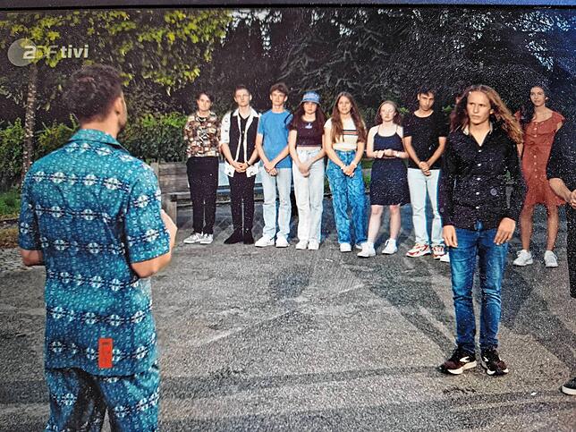 Sänger Luca Hänni fragt Leon: „Hast du Bock die große Bühne zu rocken?“ Diese Frage muss man dem 15-jährigen Meckenbeurer ...