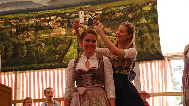 Die Krönung der Weinprinzessin, im Bild die aktuelle Weinprinzessin Ida Pousaz, der große Festumzug und das Handwerkervesper waren jedes ...