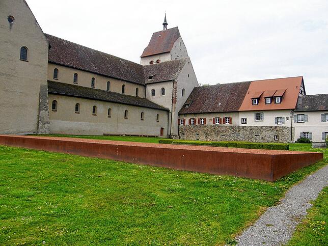 Beim Reichenauer Projekt Klostergarten soll zunächst der Bereich des früheren Kreuzgangs nördlich des Münsters neu gestaltet werden ...