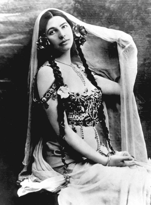 Mit ihren Schleiertänzen hat es Mata Hari in die Geschichtsbücher geschafft.