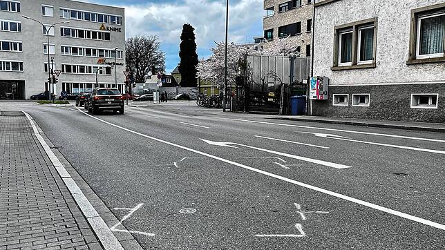 Die Zeichnung von der Unfallaufnahme auf der Schneckenburgstraße ist noch zu erkennen. Hier stieß ein VW Golf mit einer zwischen ...