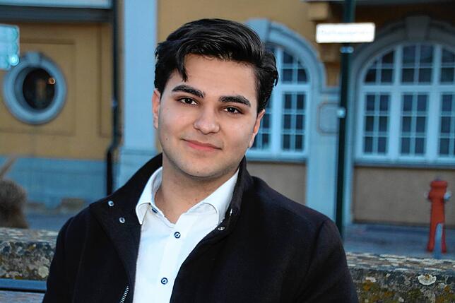 Der 20-Jährige hat seine mittlere Reife in Donaueschingen gemacht und arbeitet aktuell als IT-Leiter für einen Automobilzulieferer.