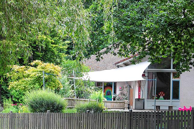 In Nachbarschaft zur Jakob-Gretser-Schule ist der Kindergarten Pestalozzi gelegen. Dort gibt es laut Stadt 125 Betreuungsplätze.