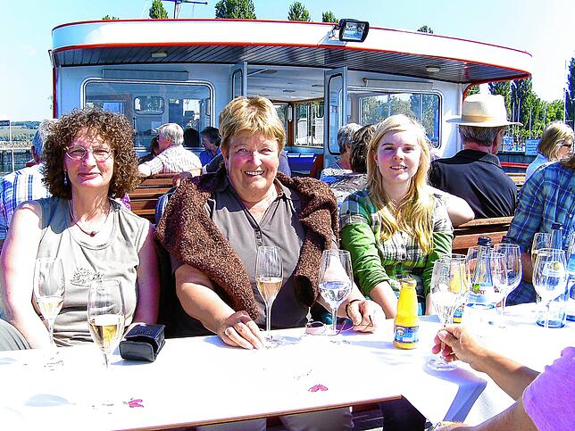 Doris Folles (links) genießt mit Arbeitskolleginnen einen Ausflug der Rathausmitarbeiter an den Bodensee.