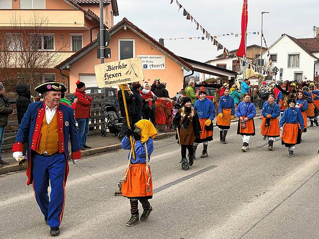 Bild 1: Bilder vom Jubiläumsumzug der Bierkärhexen in Mimmenhausen - das war die Gaudi!