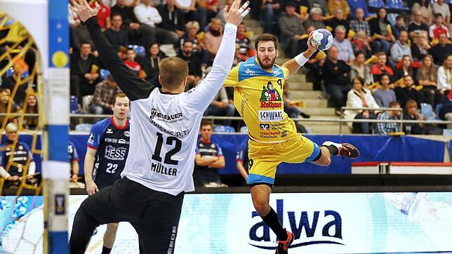 Die HSG Konstanz (am Ball Matthias Hild) hielt lange gut mit gegen Bietigheim. Am Ende stand aber eine 25:28-Niederlage.