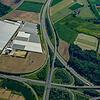 Das Luftbild vom Mai 2023 zeigt, wo der Solarpark bei Schlatt unter Krähen hin soll: Geplant ist der Bau auf einer Fläche zwischen der ...
