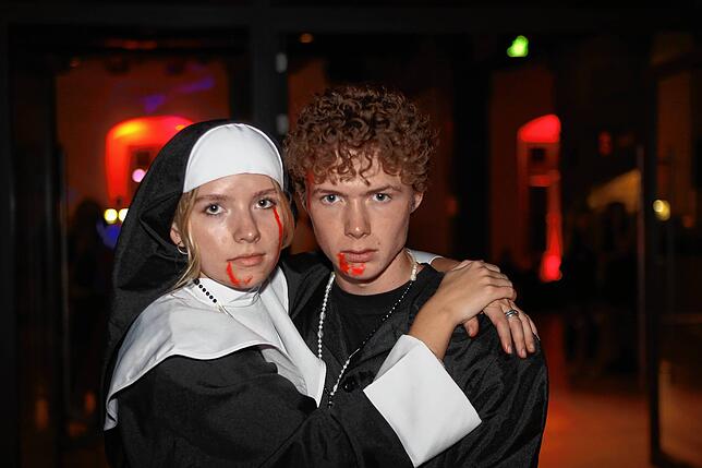 Bild 8: Schaurig-schöne Partystimmung mit Kürbis und Zombies