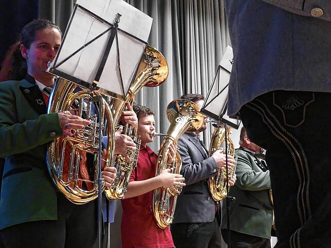 Auch kleine Musiker spielen beim 50er Fest mit den Großen.