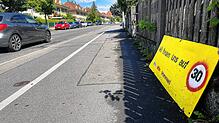 (Archivbild) Für die Anwohner, wie hier bei einer Plakat-Aktion in der Allmannsdorfer Straße im Sommer 2023, ist es meist klar: Ja zu ...
